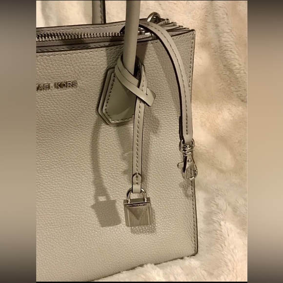 Michael Kors Mercer Bag - Picture 2 of 8